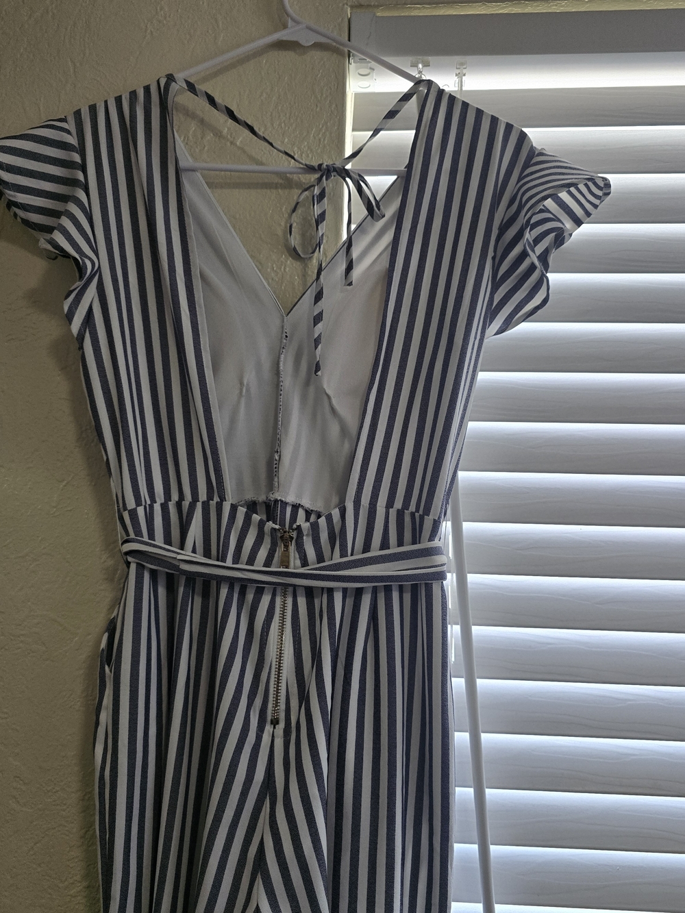 Fashion Nova Striped Open-Back Wide-Leg Jumpsuit - Size M (Excellent Condition - Picture 5 of 14